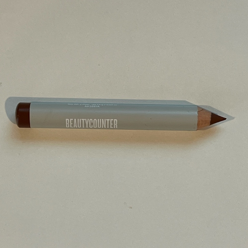 Rich Mocha Beautycounter Lined & Primer Lip Defining Pencil.